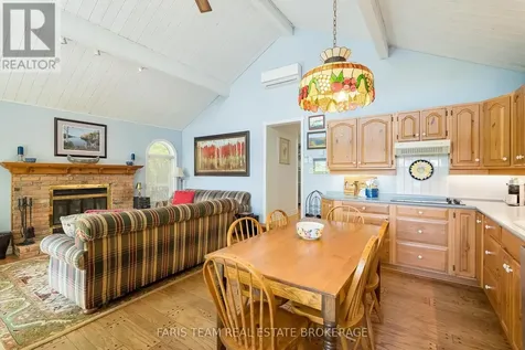 112 Farlain Lake Road East Tiny ON L9M 0B5