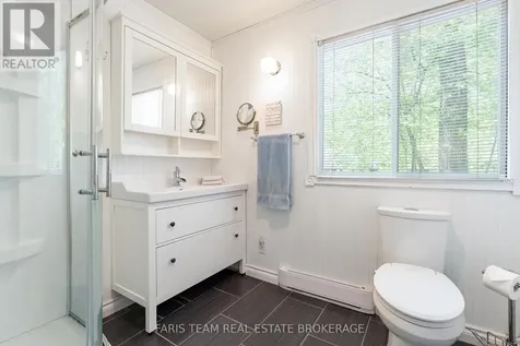 112 Farlain Lake Road East Tiny ON L9M 0B5
