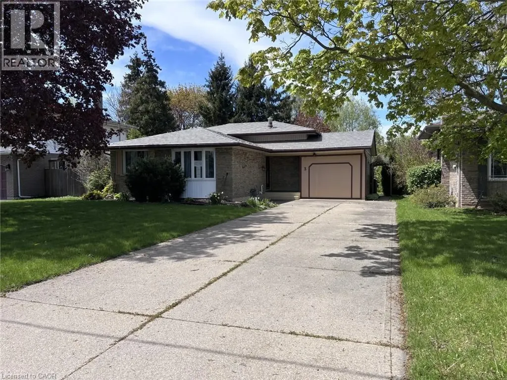 3 Governor Simcoe Drive St. Catharines ON L2N 3J1