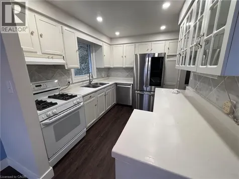 3 Governor Simcoe Drive St. Catharines ON L2N 3J1