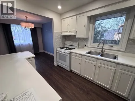 3 Governor Simcoe Drive St. Catharines ON L2N 3J1