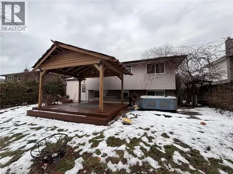 3 Governor Simcoe Drive St. Catharines ON L2N 3J1