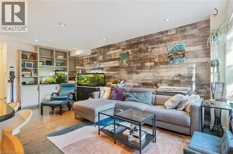 27 Pettit Street Stoney Creek ON L8E 5V7