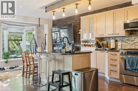 27 Pettit Street Stoney Creek ON L8E 5V7
