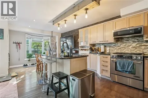 27 Pettit Street Stoney Creek ON L8E 5V7