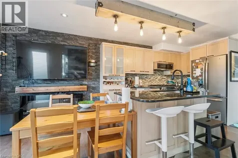 27 Pettit Street Stoney Creek ON L8E 5V7