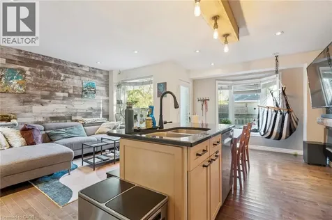 27 Pettit Street Stoney Creek ON L8E 5V7