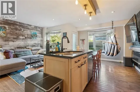 27 Pettit Street Stoney Creek ON L8E 5V7