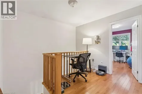 27 Pettit Street Stoney Creek ON L8E 5V7