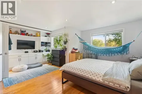 27 Pettit Street Stoney Creek ON L8E 5V7