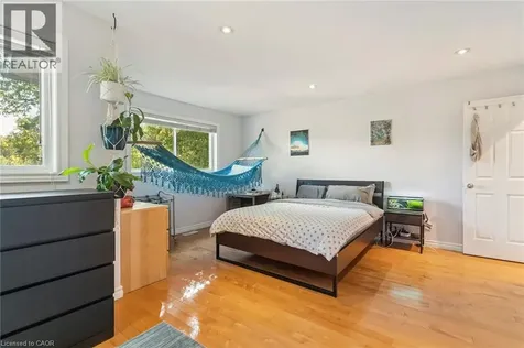 27 Pettit Street Stoney Creek ON L8E 5V7