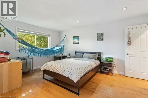 27 Pettit Street Stoney Creek ON L8E 5V7
