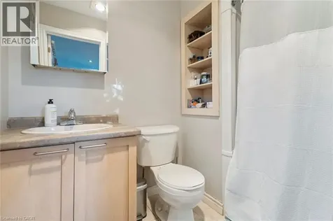27 Pettit Street Stoney Creek ON L8E 5V7