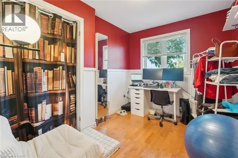 27 Pettit Street Stoney Creek ON L8E 5V7