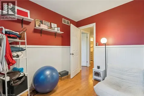 27 Pettit Street Stoney Creek ON L8E 5V7