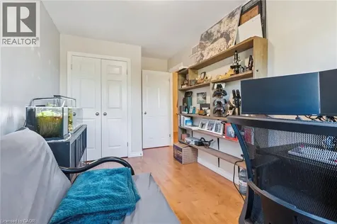27 Pettit Street Stoney Creek ON L8E 5V7