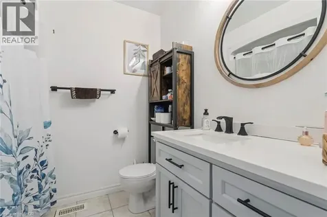 27 Pettit Street Stoney Creek ON L8E 5V7