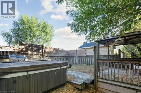 27 Pettit Street Stoney Creek ON L8E 5V7