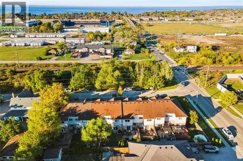 27 Pettit Street Stoney Creek ON L8E 5V7