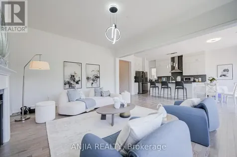 176 Sikura Circle Aurora ON L4G 3Z1
