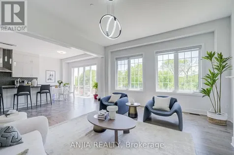 176 Sikura Circle Aurora ON L4G 3Z1