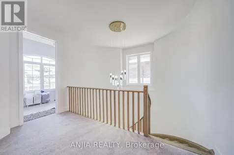 176 Sikura Circle Aurora ON L4G 3Z1