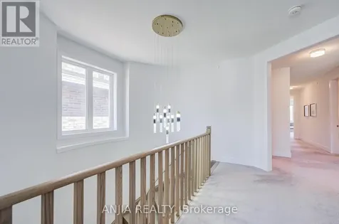 176 Sikura Circle Aurora ON L4G 3Z1