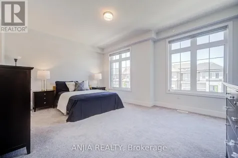 176 Sikura Circle Aurora ON L4G 3Z1