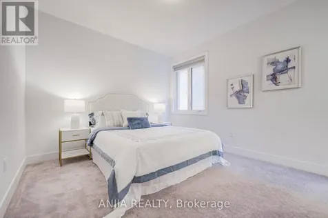 176 Sikura Circle Aurora ON L4G 3Z1