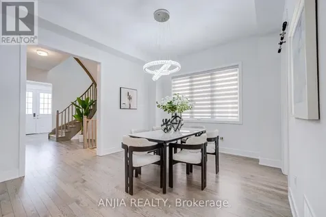 176 Sikura Circle Aurora ON L4G 3Z1