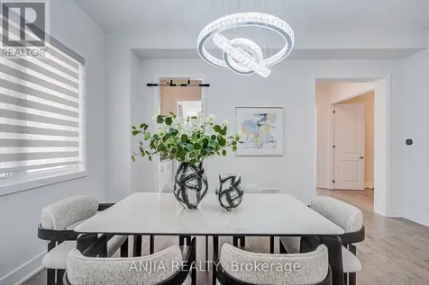 176 Sikura Circle Aurora ON L4G 3Z1
