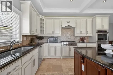 6 Vallochie Court Kingsville ON N9Y 4C8