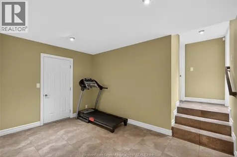 6 Vallochie Court Kingsville ON N9Y 4C8