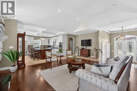 6 Vallochie Court Kingsville ON N9Y 4C8