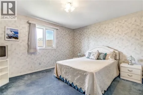 19 Hanlon Place Paris ON N3L 4E7
