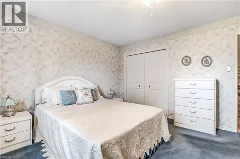 19 Hanlon Place Paris ON N3L 4E7