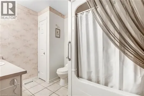 19 Hanlon Place Paris ON N3L 4E7