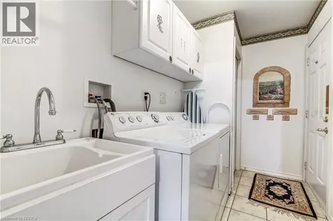 19 Hanlon Place Paris ON N3L 4E7