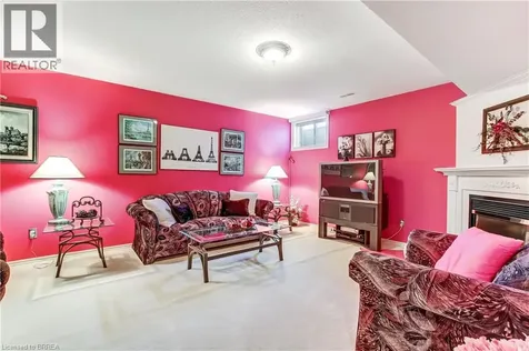 19 Hanlon Place Paris ON N3L 4E7