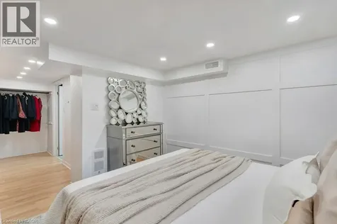 22 Dale Avenue Cambridge ON N1S 3M6
