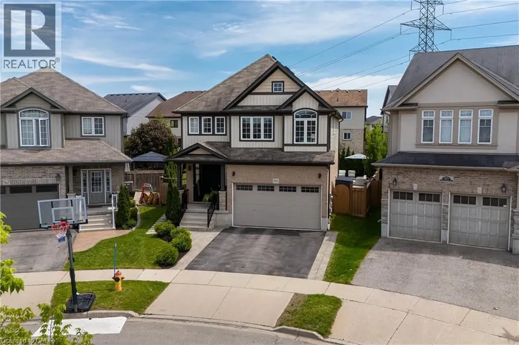 916 Steepleridge Court Kitchener ON N2P 0B4