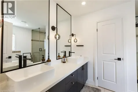 916 Steepleridge Court Kitchener ON N2P 0B4