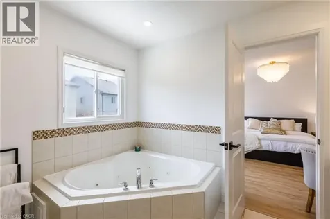 916 Steepleridge Court Kitchener ON N2P 0B4