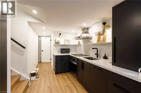 916 Steepleridge Court Kitchener ON N2P 0B4