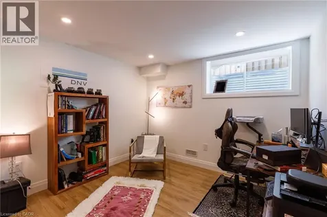 916 Steepleridge Court Kitchener ON N2P 0B4