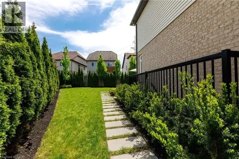 916 Steepleridge Court Kitchener ON N2P 0B4