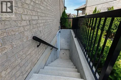 916 Steepleridge Court Kitchener ON N2P 0B4