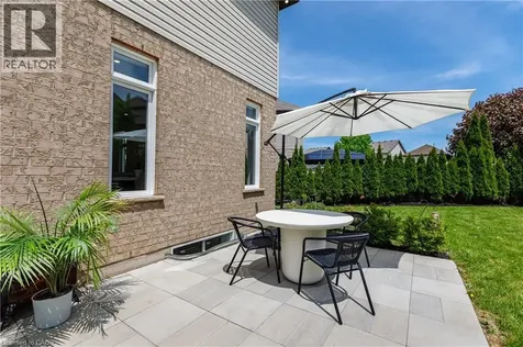 916 Steepleridge Court Kitchener ON N2P 0B4