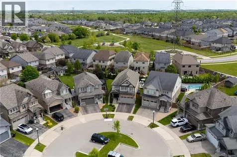 916 Steepleridge Court Kitchener ON N2P 0B4