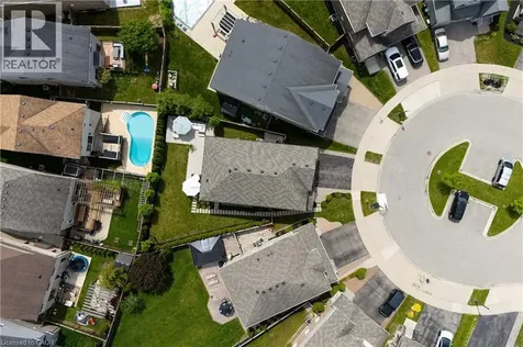916 Steepleridge Court Kitchener ON N2P 0B4